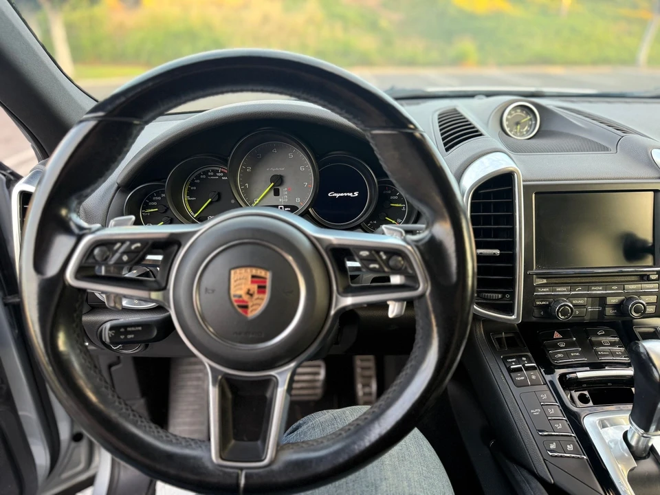 2016 Porsche 958 Cayenne S - Image 4 of 15