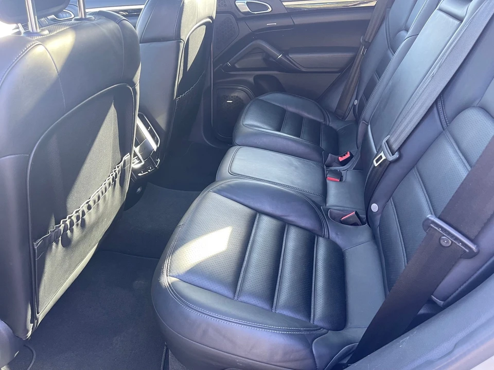 2016 Porsche 958 Cayenne S - Image 10 of 15