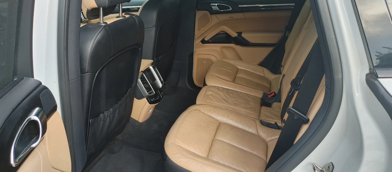 2016 Porsche 958 Cayenne - Image 7 of 20