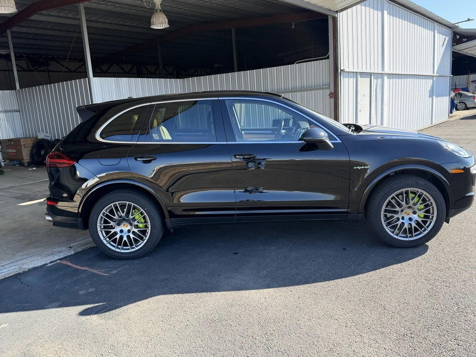 2016 Porsche 958 Cayenne S - Image 7 of 18