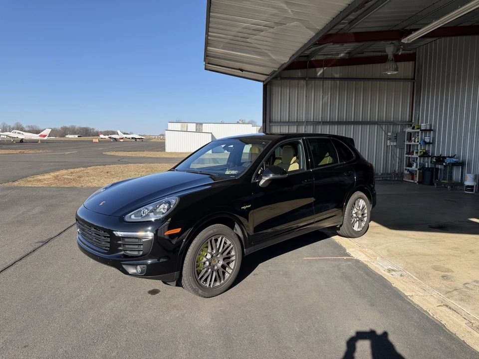 2016 Porsche 958 Cayenne S - Image 2 of 18