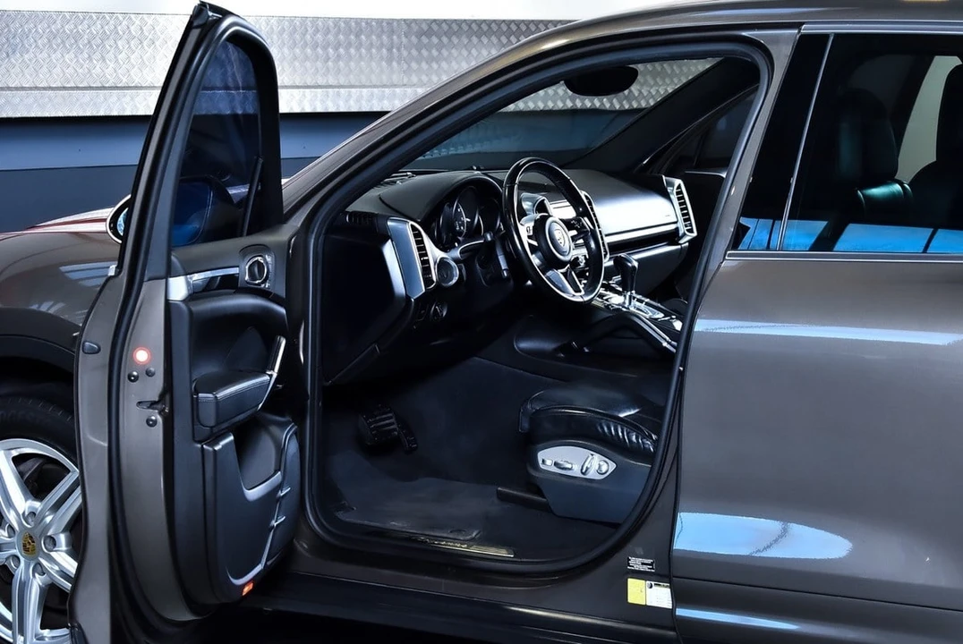 2016 Porsche 958 Cayenne - Image 26 of 30