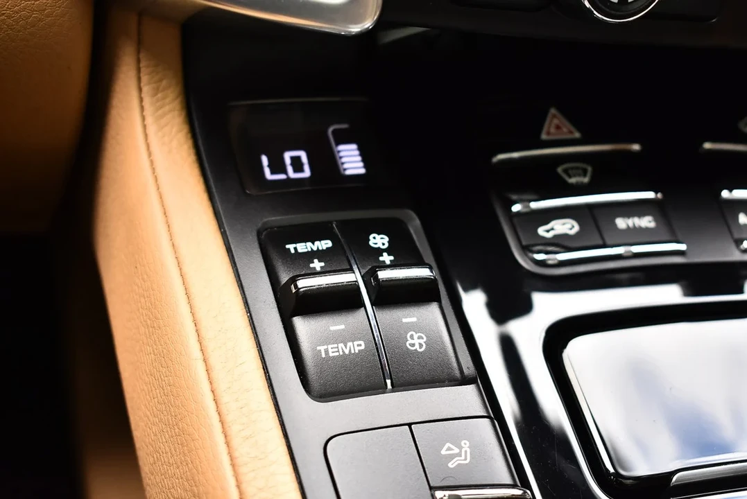 2016 Porsche 958 Cayenne - Image 25 of 31