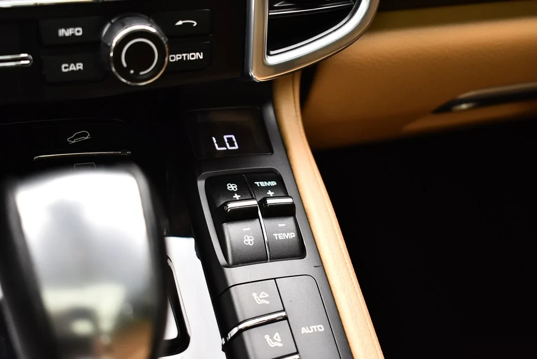 2016 Porsche 958 Cayenne - Image 26 of 31