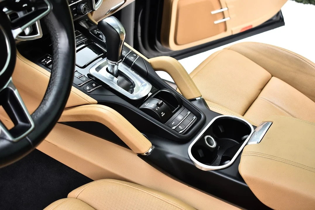 2016 Porsche 958 Cayenne - Image 28 of 31