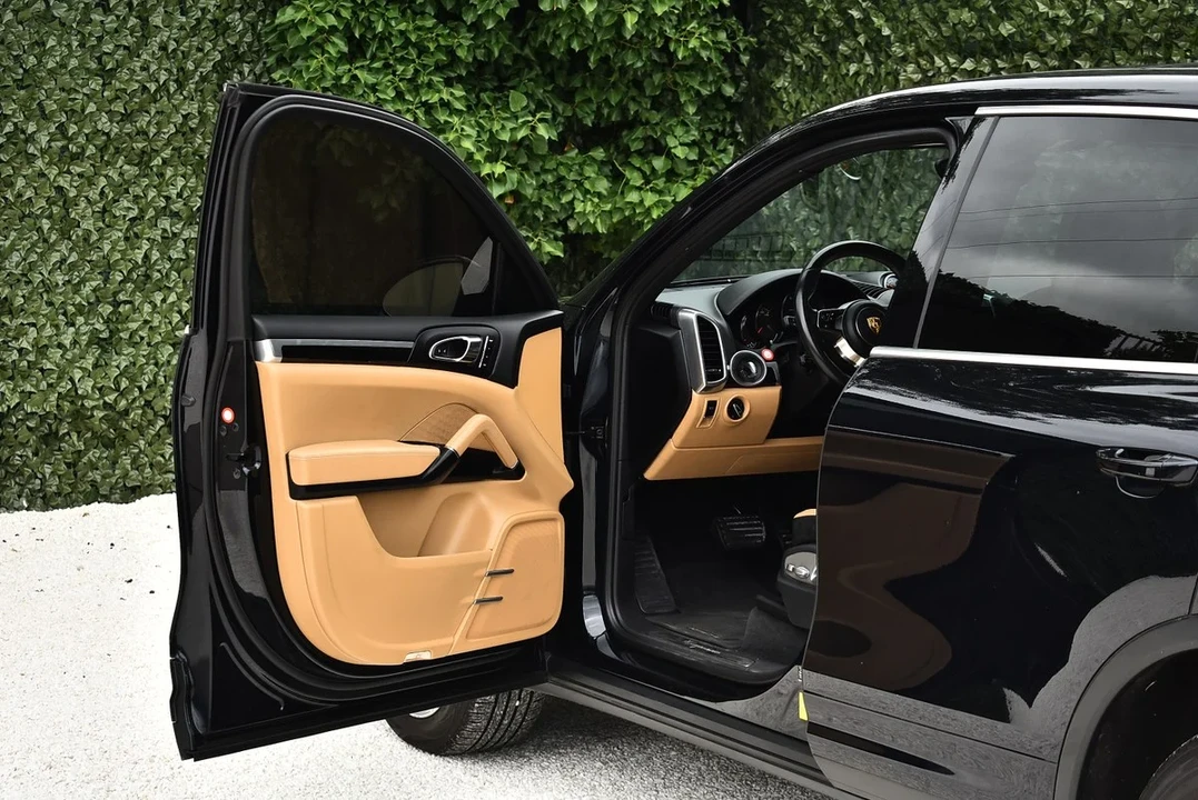 2016 Porsche 958 Cayenne - Image 16 of 31