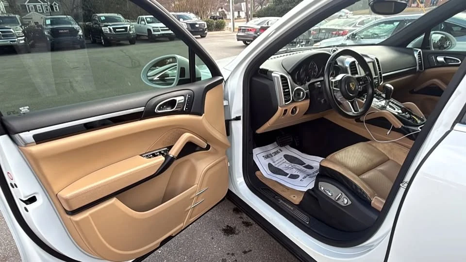 2016 Porsche 958 Cayenne - Image 10 of 20