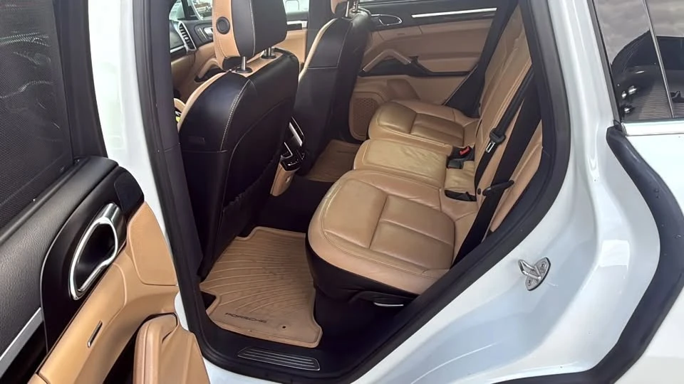 2016 Porsche 958 Cayenne - Image 11 of 20