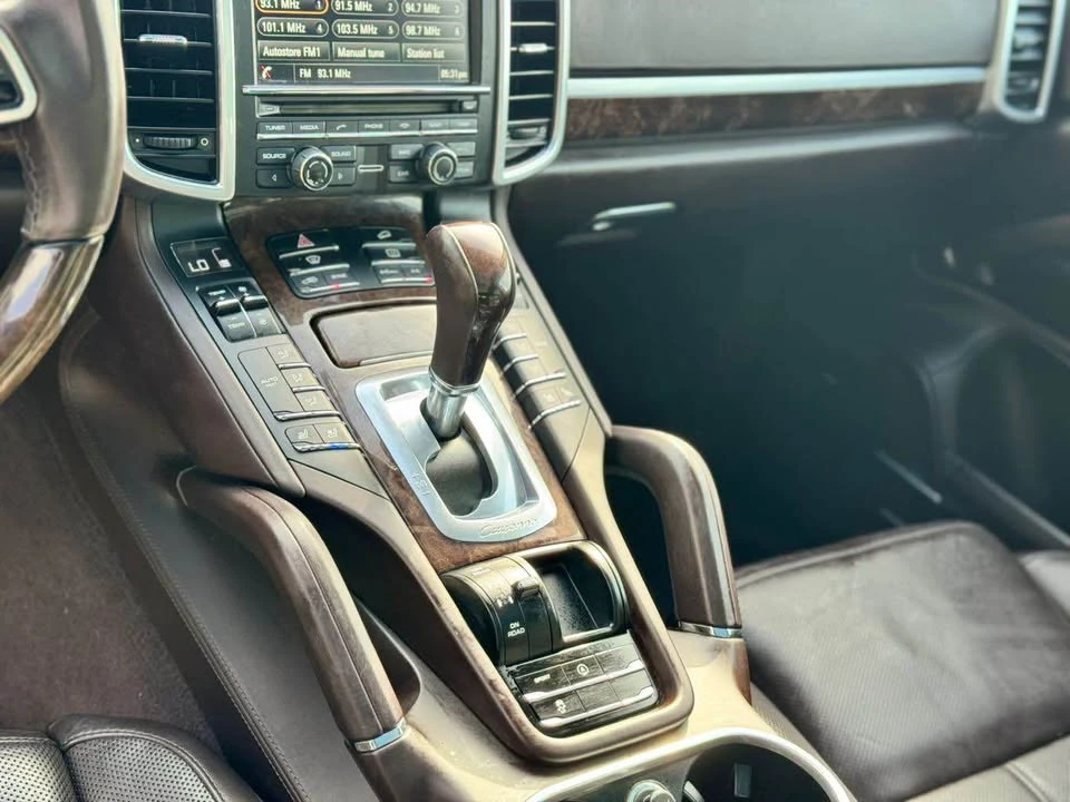 2016 Porsche 958 Cayenne - Image 12 of 21