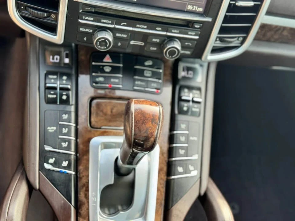 2016 Porsche 958 Cayenne - Image 13 of 21