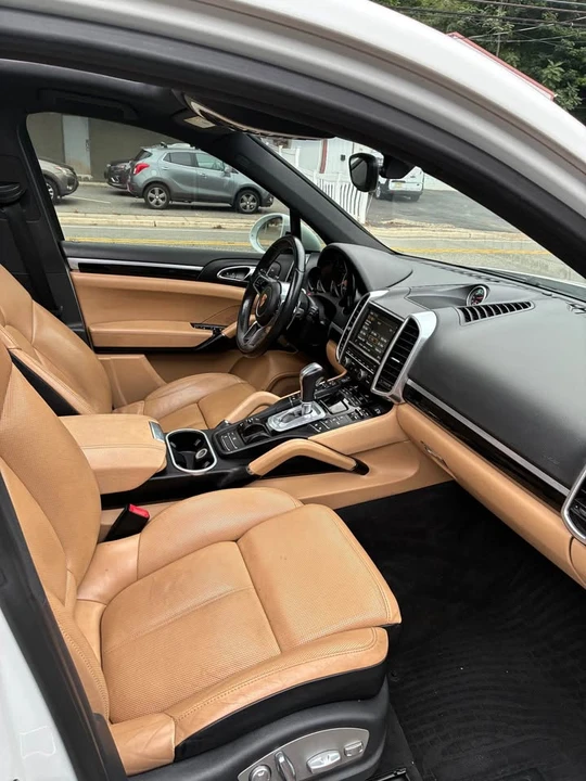 2016 Porsche 958 Cayenne - Image 10 of 13