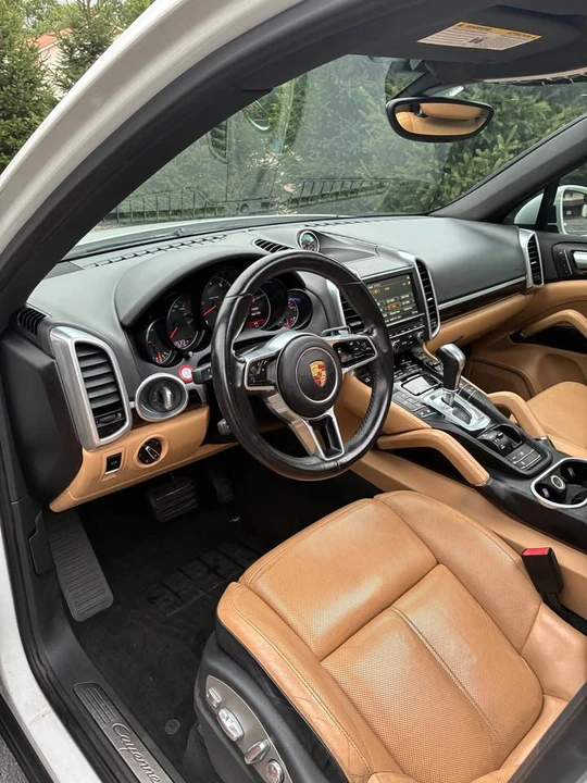 2016 Porsche 958 Cayenne - Image 11 of 13