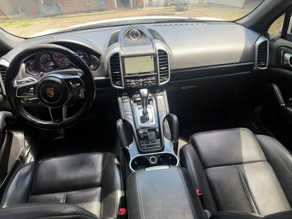 2016 Porsche 958 Cayenne - Image 11 of 18