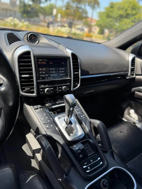 2016 Porsche 958 Cayenne - Image 16 of 17