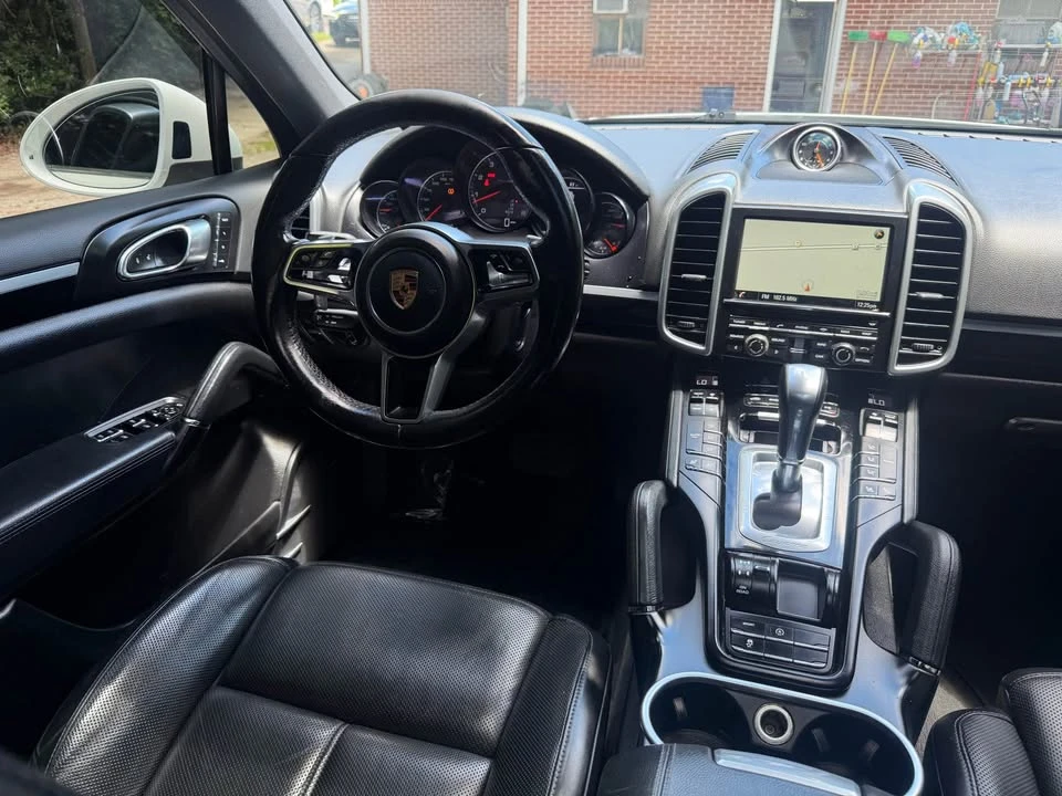 2016 Porsche 958 Cayenne - Image 12 of 18