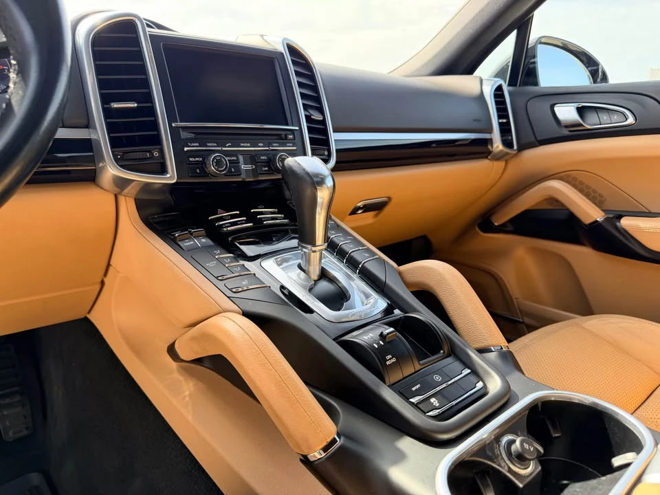 2016 Porsche 958 Cayenne - Image 13 of 18