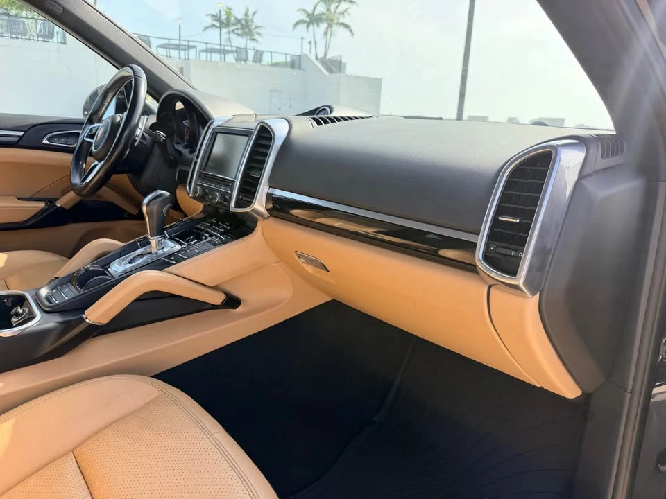 2016 Porsche 958 Cayenne - Image 16 of 18