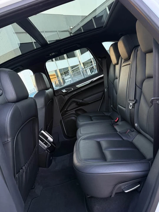 2016 Porsche 958 Cayenne - Image 9 of 17