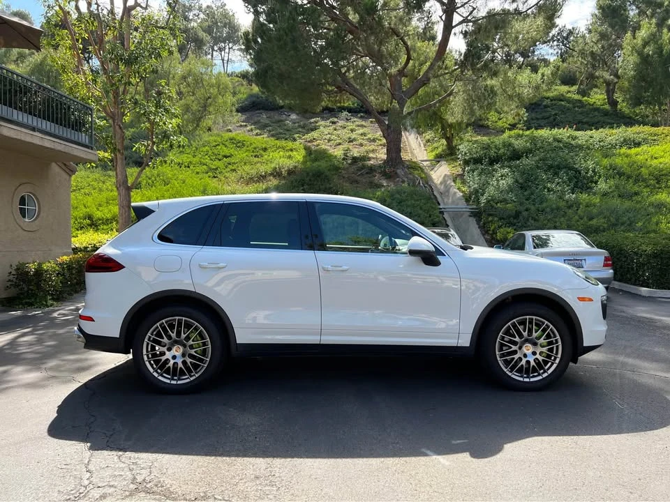 2016 Porsche 958 Cayenne - Image 9 of 15