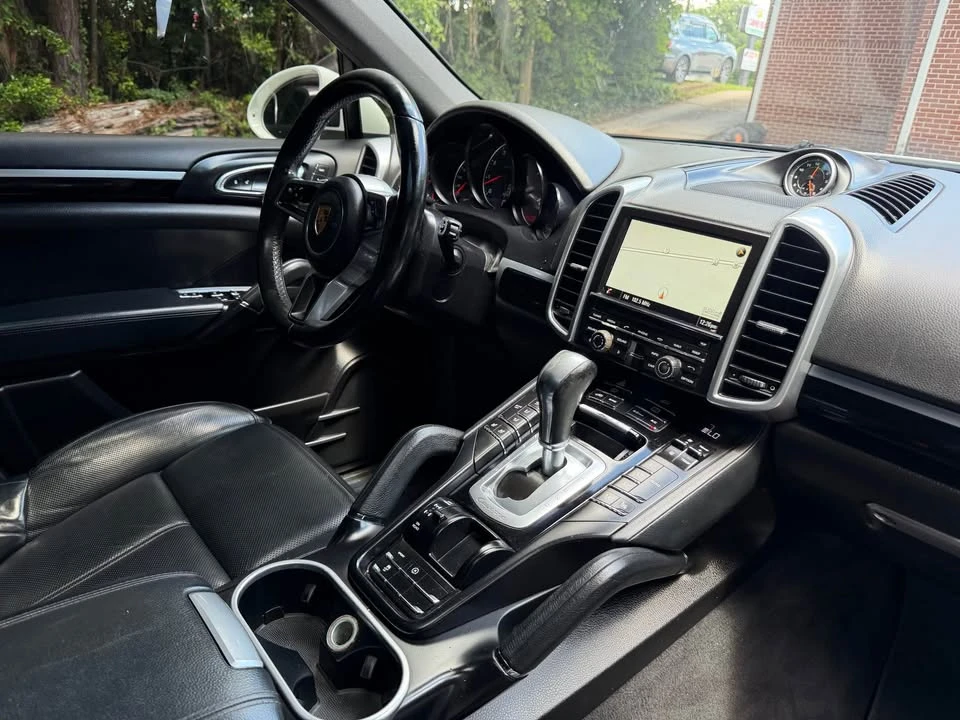 2016 Porsche 958 Cayenne - Image 16 of 18