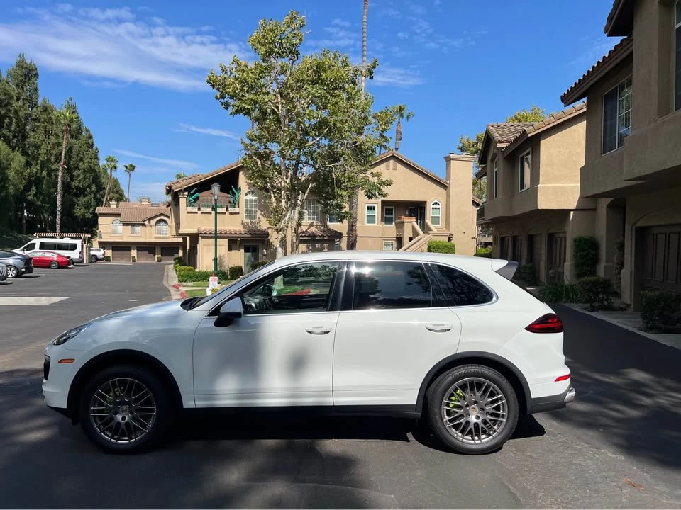 2016 Porsche 958 Cayenne - Image 10 of 15