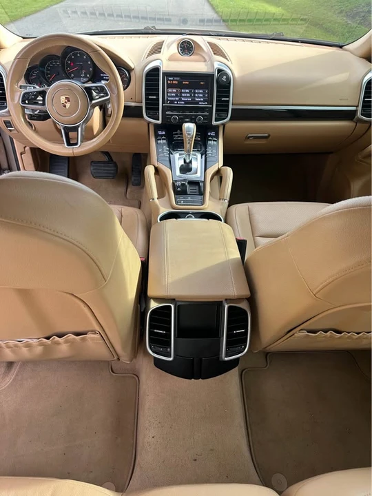 2016 Porsche 958 Cayenne - Image 11 of 17