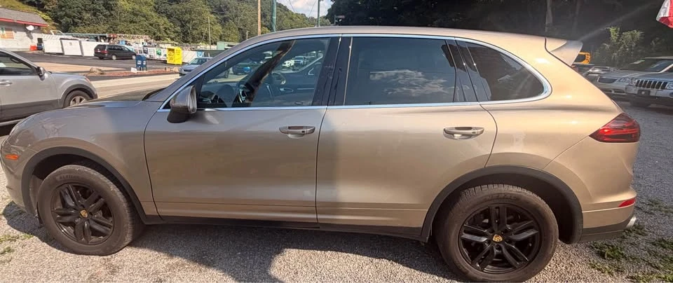2016 Porsche 958 Cayenne - Image 2 of 7
