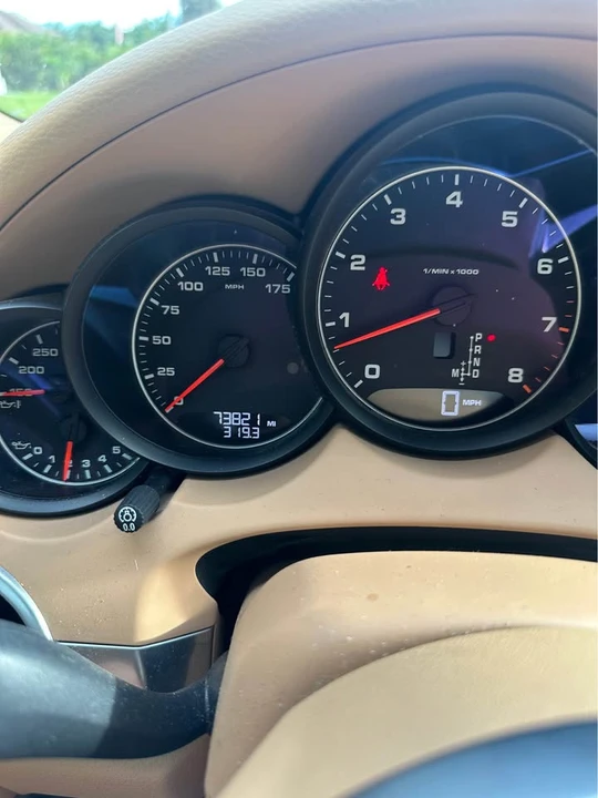 2016 Porsche 958 Cayenne - Image 16 of 17