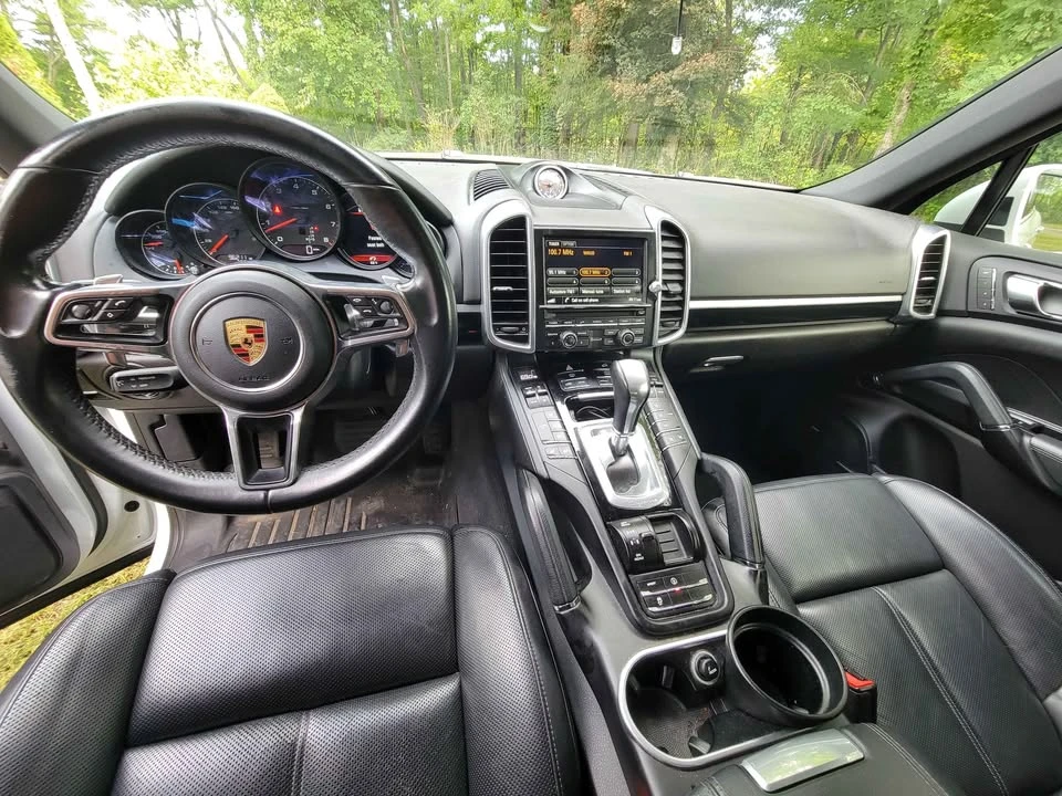 2016 Porsche 958 Cayenne - Image 11 of 12