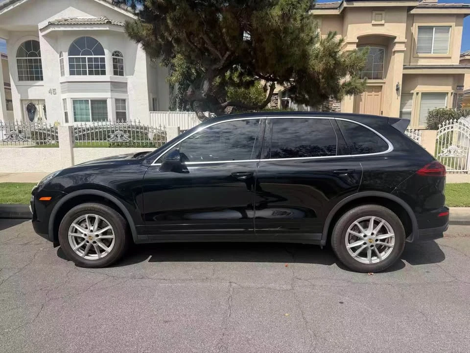 2016 Porsche 958 Cayenne - Image 3 of 10