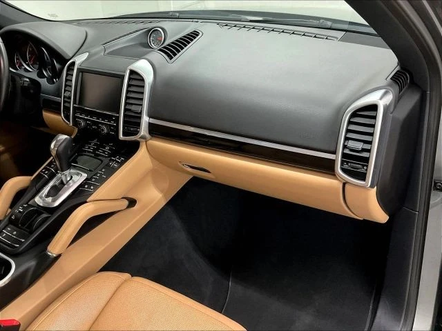 2016 Porsche 958 Cayenne - Image 12 of 31