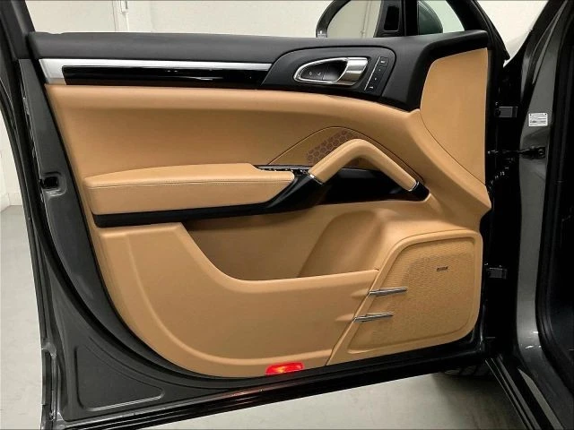 2016 Porsche 958 Cayenne - Image 17 of 31