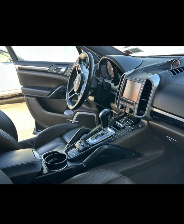 2016 Porsche 958 Cayenne Turbo - Image 9 of 14