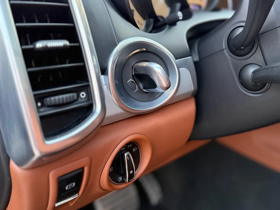 2016 Porsche 958 Cayenne Turbo - Image 11 of 20