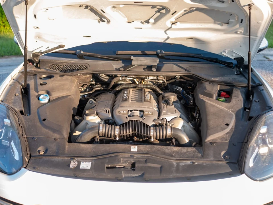 2016 Porsche 958 Cayenne Turbo - Image 10 of 12