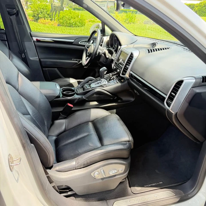 2016 Porsche 958 Cayenne - Image 12 of 20
