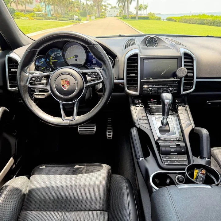 2016 Porsche 958 Cayenne - Image 14 of 20