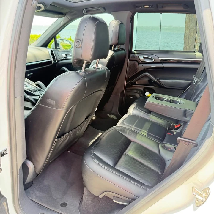 2016 Porsche 958 Cayenne - Image 10 of 20