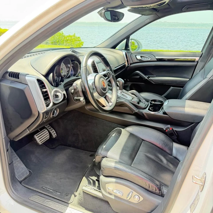 2016 Porsche 958 Cayenne - Image 9 of 20