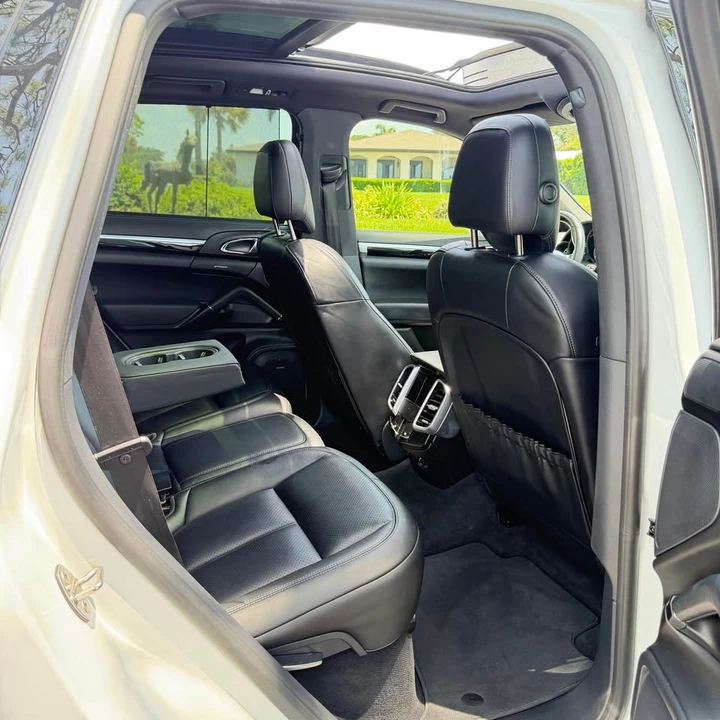 2016 Porsche 958 Cayenne - Image 13 of 20