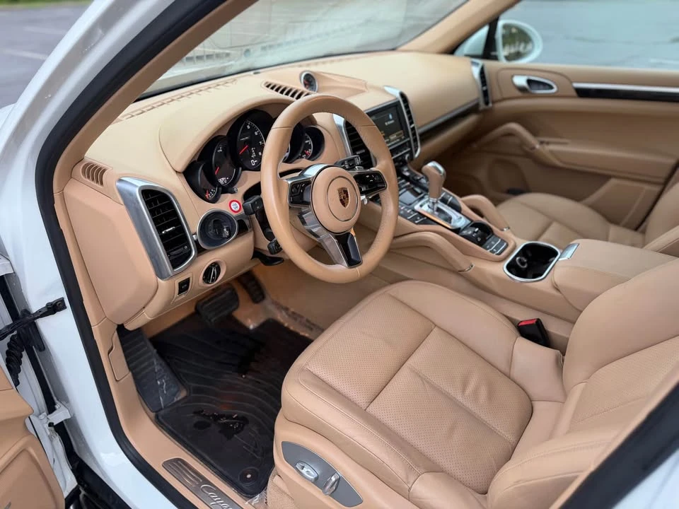 2016 Porsche 958 Cayenne Turbo S - Image 16 of 20