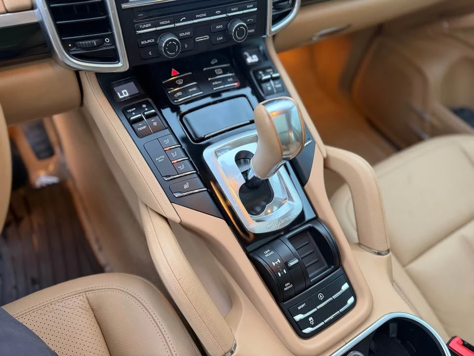 2016 Porsche 958 Cayenne Turbo S - Image 18 of 20