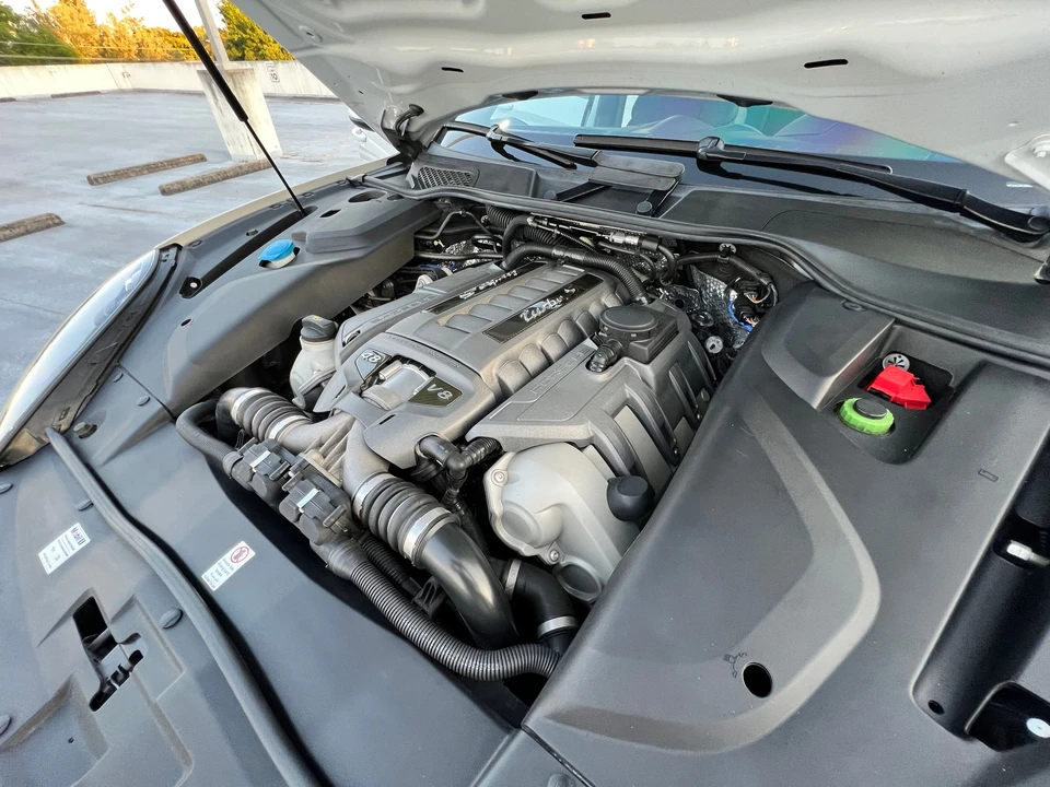 2016 Porsche 958 Cayenne Turbo S - Image 17 of 31