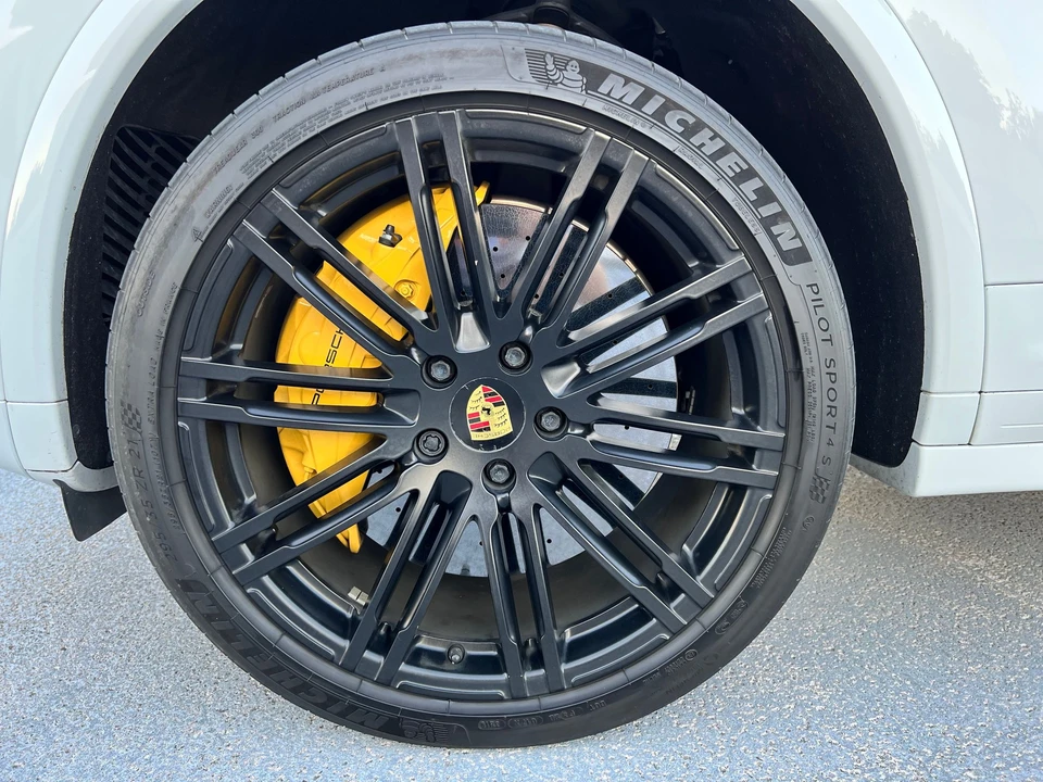 2016 Porsche 958 Cayenne Turbo S - Image 8 of 31