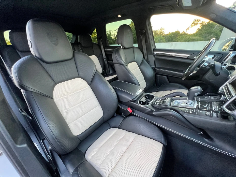 2016 Porsche 958 Cayenne Turbo S - Image 9 of 31