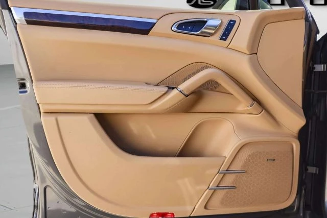 2016 Porsche 958 Cayenne Turbo - Image 14 of 31