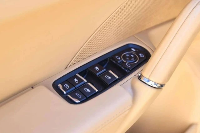 2016 Porsche 958 Cayenne Turbo - Image 16 of 31