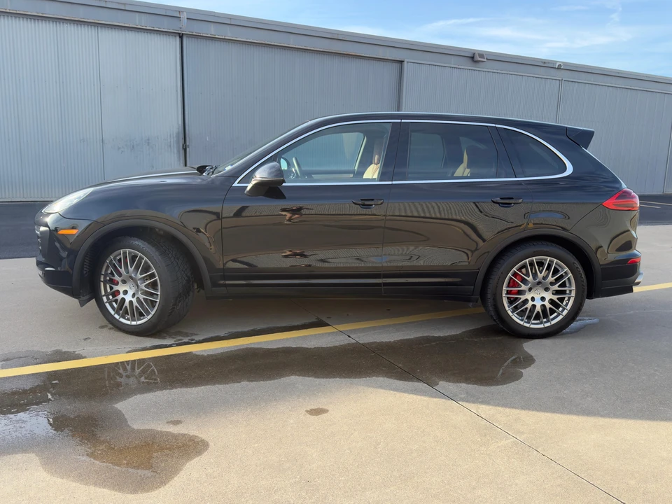 2016 Porsche 958 Cayenne Turbo - Image 9 of 31