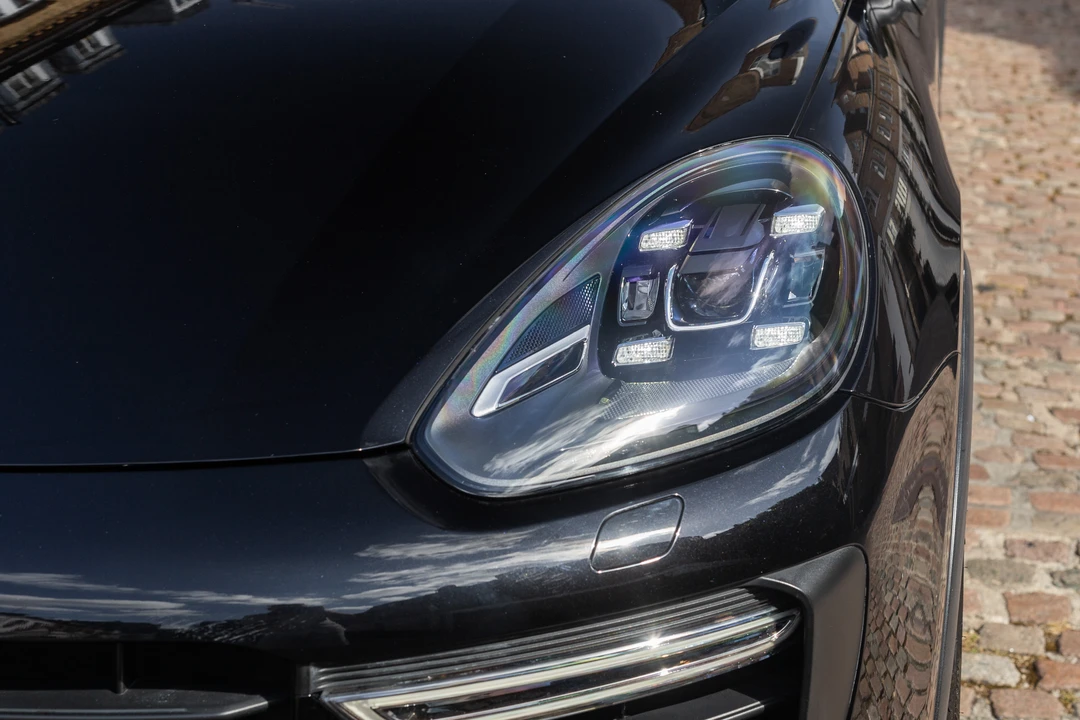 2016 Porsche 958 Cayenne Turbo - Image 18 of 31