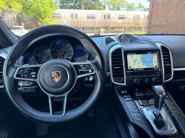 2016 Porsche 958 Cayenne - Image 13 of 20